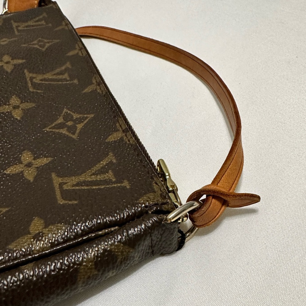 LOUIS VUITTON MONOGRAM CANVAS POCHETTE- Vintage Pre-loved - Authentic with tags - Picture 12 of 12